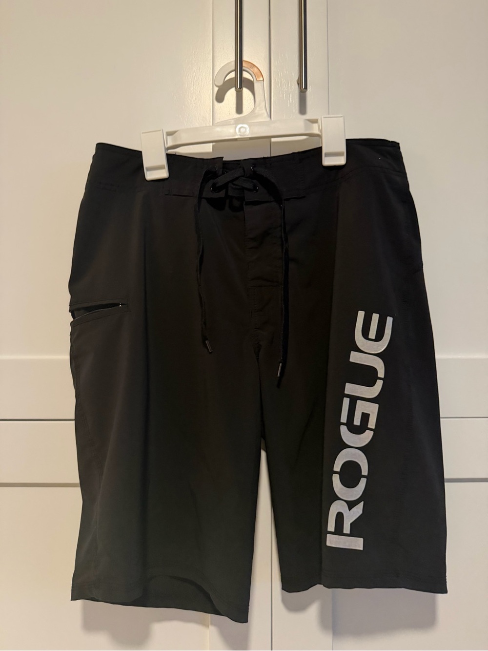 Rogue Men’s Black Swim Trunks Board Shorts Athletic Surf Size 32
